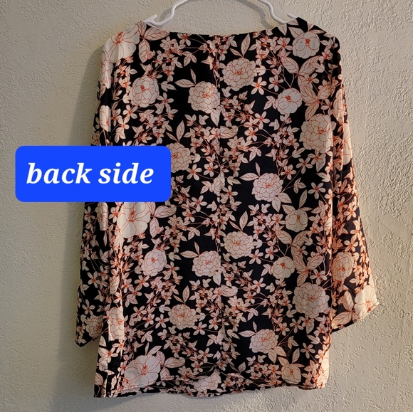 Banana Republic navy floral 3/4 sleeve semi sheer blouse - Picture 2 of 9